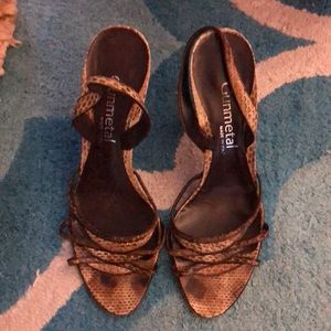 Snake skin heels in brown.